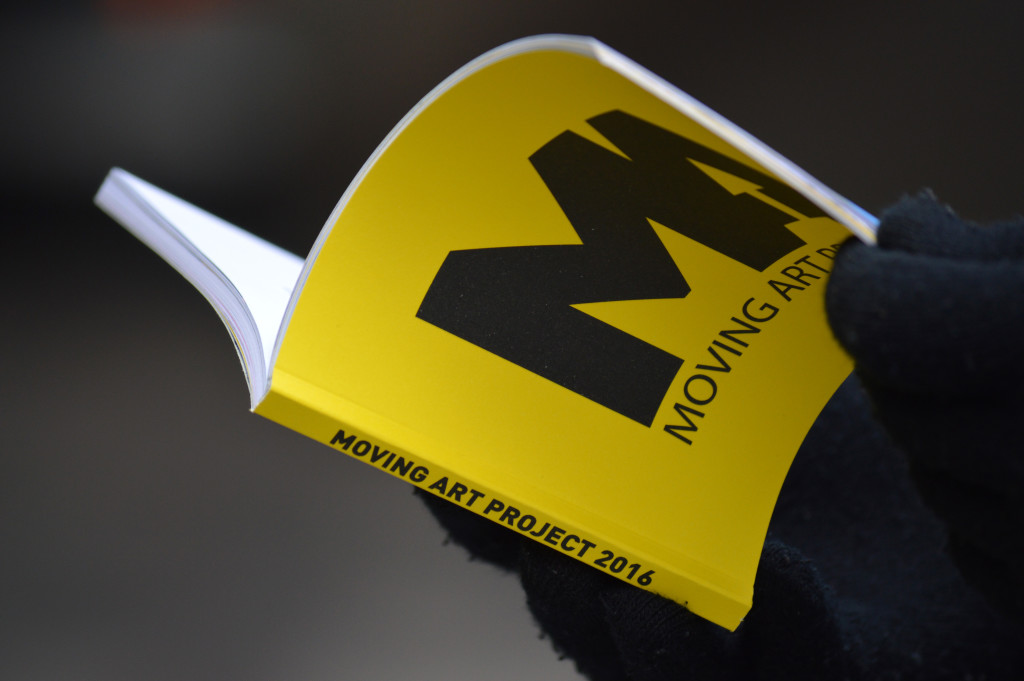 Konsttransportören MTAB flyttar konstutställningen Moving Art Projekt.